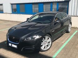 Grau Gebraucht 2015 Jaguar XF S Limousine | 10.900 €