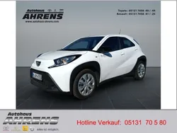 Hell weiß Gebraucht 2024 Toyota Aygo X-play Kleinwagen | 15.500 € (Fairer Preis)