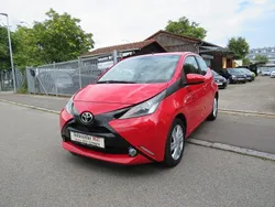 Rot Gebraucht 2014 Toyota Aygo X-play Kleinwagen | 5.950 € (Fairer Preis)