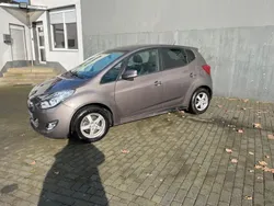 Grau Gebraucht 2011 Hyundai ix20 Comfort Van / Kleinbus | 5.999 € (Superpreis)