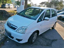 Weiß Gebraucht 2009 Opel Meriva Van / Kleinbus | 2.600 € (Teuer)