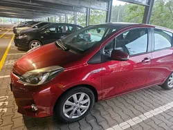 Rot Gebraucht 2013 Toyota Yaris Hybrid Kleinwagen | 9.845 € (Teuer)