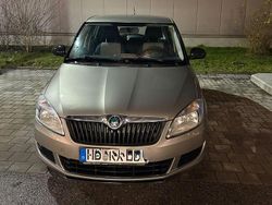 Grau Gebraucht 2011 Skoda Fabia Classic Limousine | 2.500 € (Guter Preis)