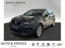 Grau Gebraucht 2024 Seat Arona FR SUV | 24.990 € (Teuer)
