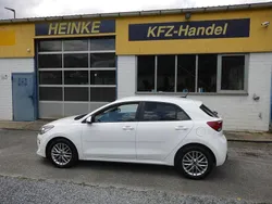 Weiß Gebraucht 2018 Kia Rio DREAM-TEAM Edition Limousine | 9.450 € (Fairer Preis)