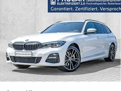 Weiß Gebraucht 2022 BMW 320e Performance Kombi | 31.740 € (Teuer)