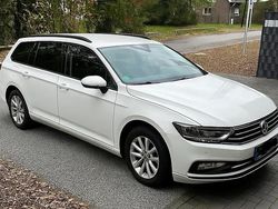 Weiß Gebraucht 2016 VW Passat Kombi | 12.500 €