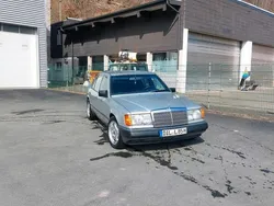 Silber Gebraucht 1985 Mercedes E230 Limousine | 3.700 €
