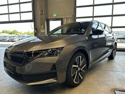 Grau Gebraucht 2024 Skoda Octavia SportLine Kombi | 34.900 € (Fairer Preis)