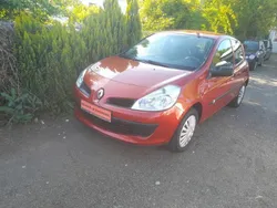 Rot Gebraucht 2006 Renault Clio II Dynamique Limousine | 2.090 € (Fairer Preis)