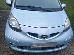 Grau Gebraucht 2005 Toyota Aygo Kleinwagen | 1.399 € (Etwas zu teuer)