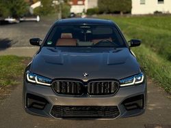 Grau Gebraucht 2021 BMW M550 Performance Limousine | 53.900 € (Etwas zu teuer)