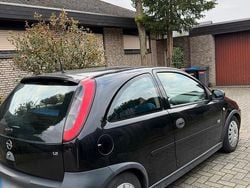 Schwarz Gebraucht 2002 Opel Corsa Kleinwagen | 800 € (Guter Preis)