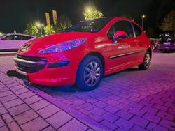 Rot Gebraucht 2006 Peugeot 207 Limousine | 1.900 €