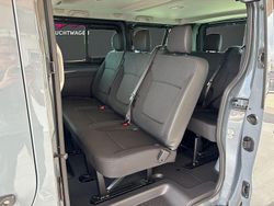 Grau Gebraucht 2024 Nissan Primastar Tekna Van / Kleinbus | 33.390 € (Guter Preis)