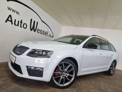 Moonweiss metallic (metallic) Gebraucht 2016 Skoda Octavia RS Kombi | 15.900 € (Fairer Preis)