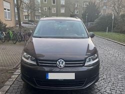 Braun Gebraucht 2015 VW Sharan Van / Kleinbus | 18.400 € (Teuer)