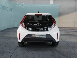 Weiß Gebraucht 2024 Toyota Aygo Kleinwagen | 14.899 € (Fairer Preis)