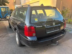 Schwarz Gebraucht 2000 VW Passat Kombi | 600 € (Superpreis)