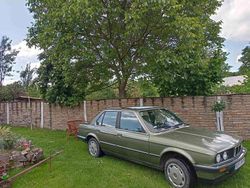 Grün Gebraucht 1987 BMW 316 Limousine | 8.000 €