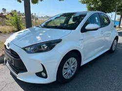 Weiß Gebraucht 2021 Toyota Yaris Hybrid Limousine | 12.200 € (Superpreis)