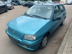 Grün Gebraucht 1994 Renault Clio Kleinwagen | 900 €