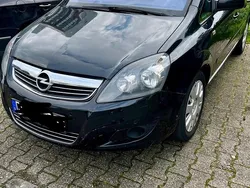 Schwarz Gebraucht 2012 Opel Zafira Van / Kleinbus | 2.199 € (Guter Preis)