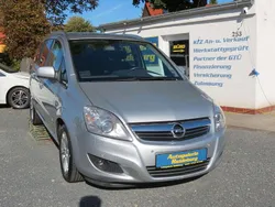 Grau Gebraucht 2014 Opel Zafira Family Van / Kleinbus | 6.940 € (Fairer Preis)