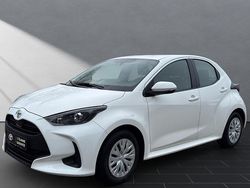Weiß Gebraucht 2022 Toyota Yaris Touch Limousine | 12.950 € (Fairer Preis)