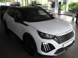 Okenitweiss (metallic) Gebraucht 2024 Peugeot 2008 GT SUV | 23.950 € (Fairer Preis)