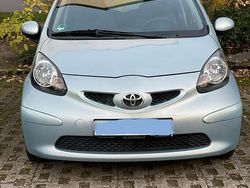 Blau Gebraucht 2007 Toyota Aygo Kleinwagen | 2.700 €