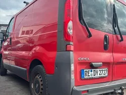 Rot Gebraucht 2007 Opel Vivaro Van | 1.350 €