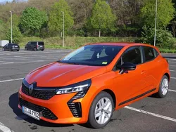 Orange Gebraucht 2024 Renault Clio V SE Kleinwagen | 17.500 € (Etwas zu teuer)