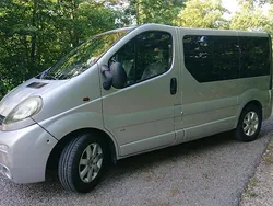 Silber Gebraucht 2005 Opel Vivaro Van | 7.600 €