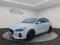 Weiß Gebraucht 2017 Hyundai i30 Limousine | 11.890 € (Fairer Preis)