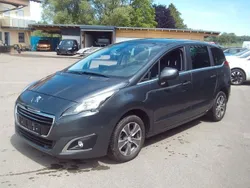 Grau Gebraucht 2016 Peugeot 5008 Business-Line Van / Kleinbus | 9.950 € (Etwas zu teuer)