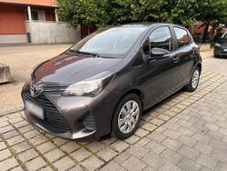 Grau Gebraucht 2015 Toyota Yaris Kleinwagen | 7.100 € (Guter Preis)