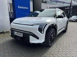 Snow white pearl Gebraucht 2025 Kia EV3 Comfort SUV | 43.450 € (Etwas zu teuer)