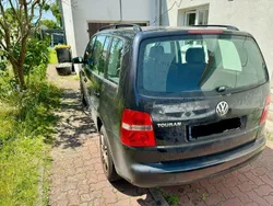 Schwarz Gebraucht 2005 VW Touran Van / Kleinbus | 3.000 € (Etwas zu teuer)