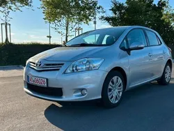 Silber Gebraucht 2011 Toyota Auris Life+ Limousine | 6.500 € (Fairer Preis)
