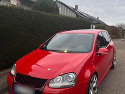 Rot Gebraucht 2008 VW Golf V Edition Kleinwagen | 11.900 €
