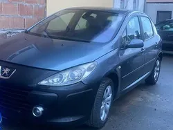 Grau Gebraucht 2005 Peugeot 207 Kleinwagen | 2.500 €