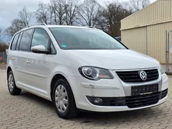 Weiß Gebraucht 2010 VW Touran Freestyle Van / Kleinbus | 7.990 € (Etwas zu teuer)