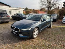 Blau Gebraucht 2019 Volvo V60 Momentum Kombi | 20.800 € (Etwas zu teuer)