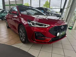Rot Gebraucht 2023 Ford Focus ST-Line Kombi | 24.900 € (Guter Preis)