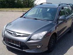 Grau Gebraucht 2011 Hyundai i30 Comfort Kombi | 2.690 € (Fairer Preis)
