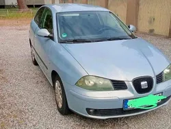 Blau Gebraucht 2002 Seat Ibiza Kleinwagen | 600 €