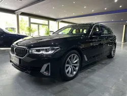 Black sapphire metallic Gebraucht 2023 BMW 520 Luxury Line Kombi | 34.990 € (Guter Preis)