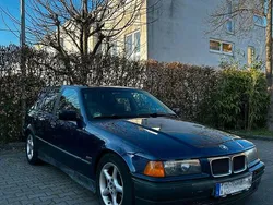 Blau Gebraucht 1997 BMW 318 Kombi | 1.500 €