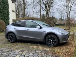 Silber Gebraucht 2024 Tesla Model Y Long Range SUV | 38.700 €